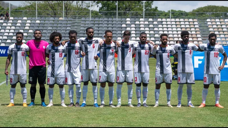 Cầu thủ New Caledonia và Jamaica đối mặt trên sân cỏ Cầu thủ New Caledonia và Jamaica đối mặt trên sân cỏ